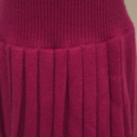 🌷2 for $20🌷 George Gross New Zealand wool blend knitted skirt - Picture 2 of 9